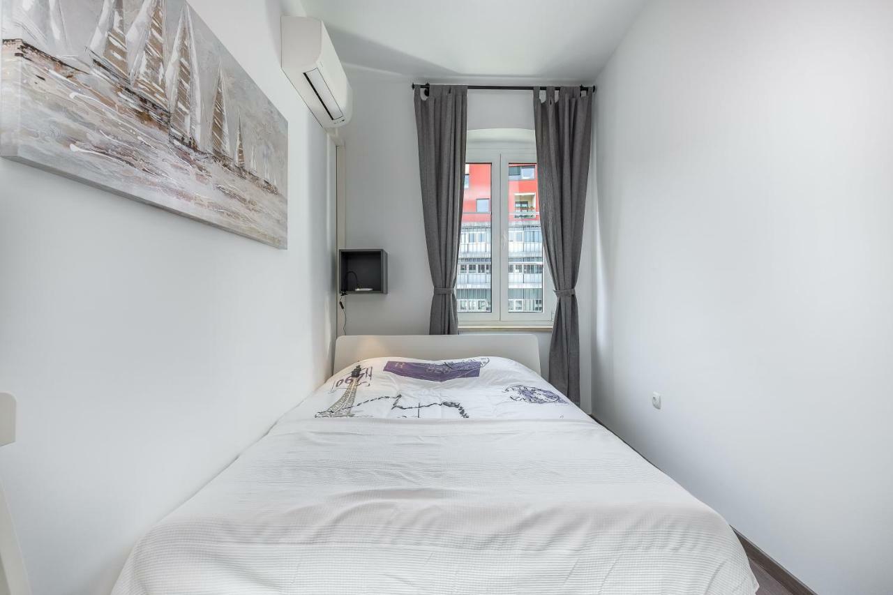 Stay In Rijeka Bagian luar foto
