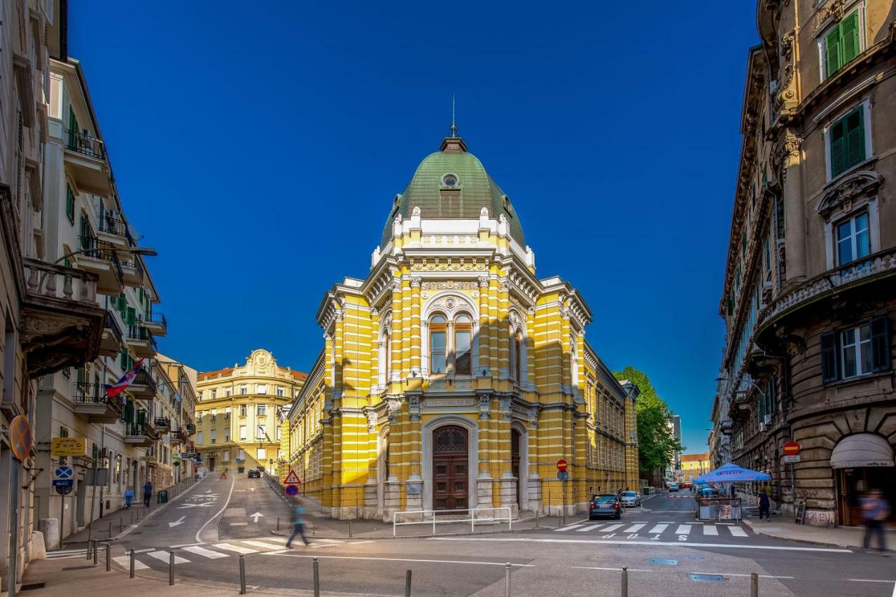 Stay In Rijeka Bagian luar foto