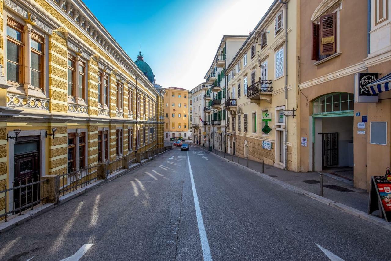 Stay In Rijeka Bagian luar foto
